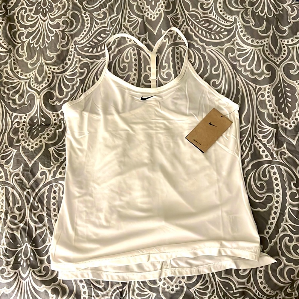 Brand new Nike tank top. Still has tag. Unused. In great condition!